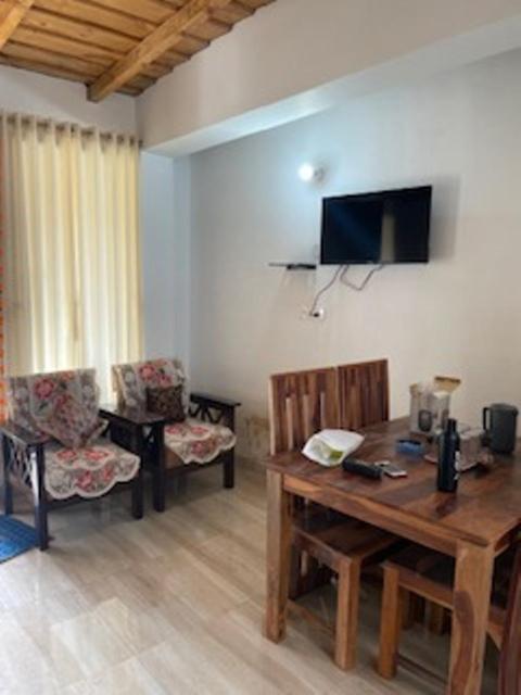 Kafal Tree Home Stay - Pet Friendly Bhowali Buitenkant foto